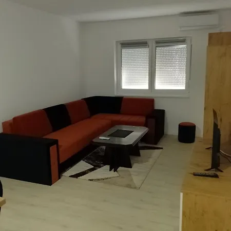 Petrovic 4 Apartment