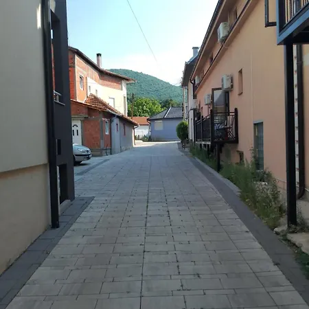 Petrovic 4 *