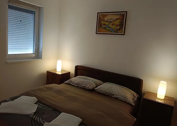 Petrovic 4 Lägenhet *